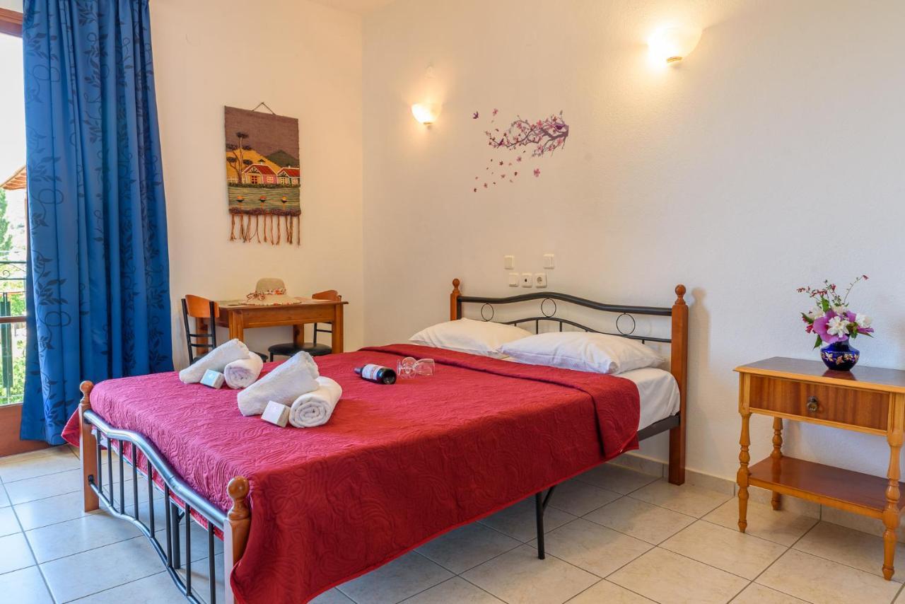 Des Roses Hotel Platanias  Exterior photo