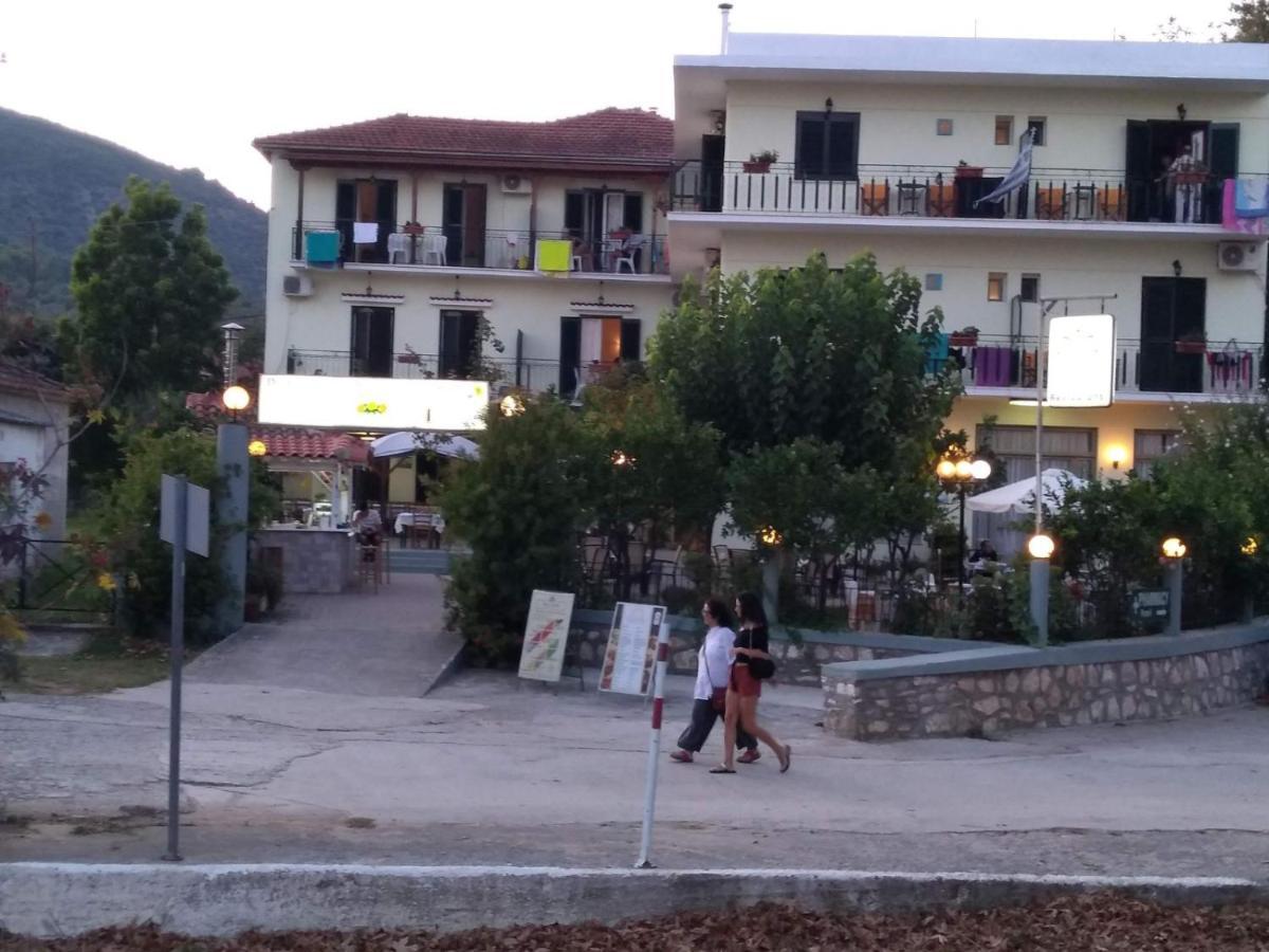 Des Roses Hotel Platanias  Exterior photo