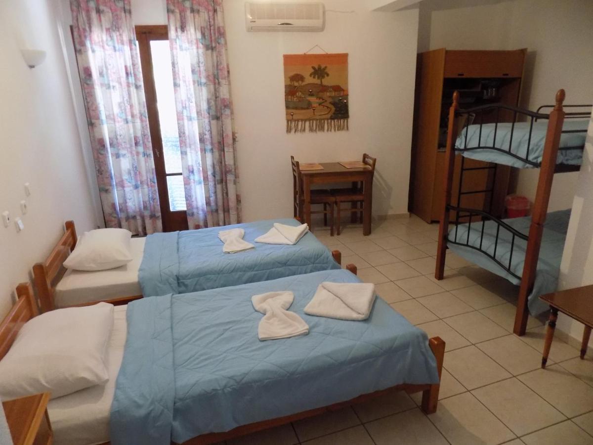 Des Roses Hotel Platanias  Exterior photo